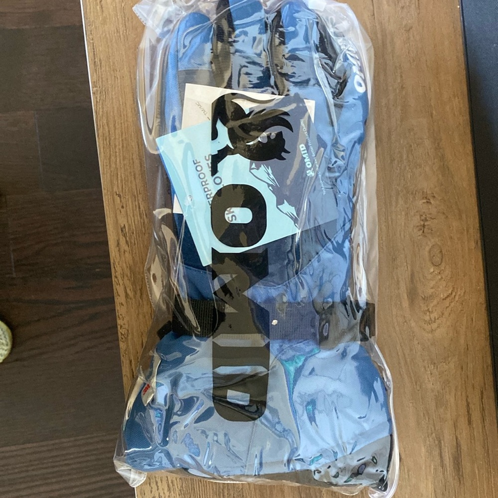 Waterproof ski gloves
